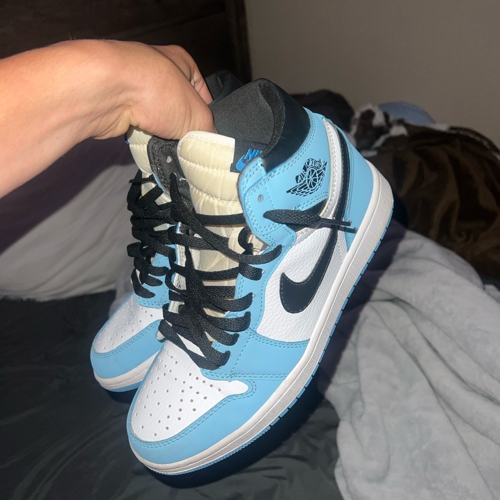 Unc blue Jordan 1s - Picture 13 of 15